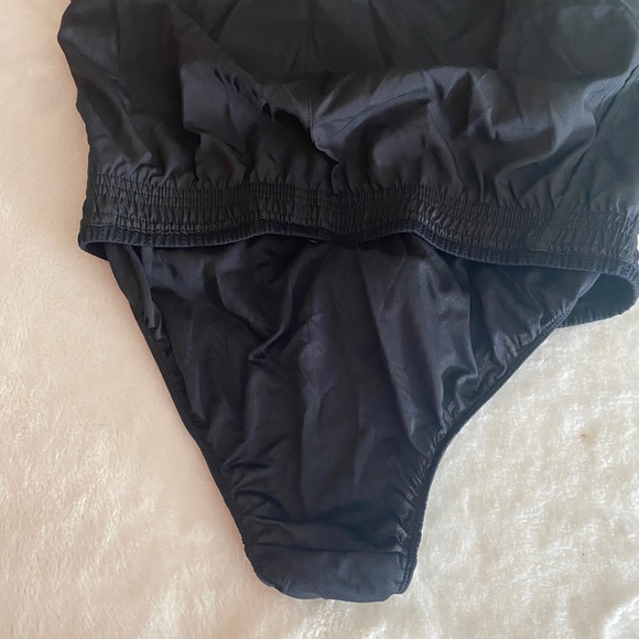 Bundle JOLYN shorts, THE UPSIDE Soul-cycle Midi Pant Leggings ,NIKE shorts - Picture 7 of 16